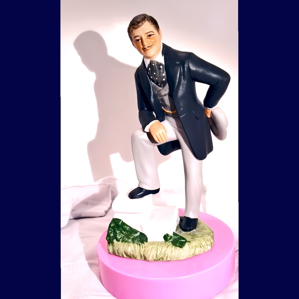 Vintage Avon Clark Gable as Rhett Butler Figurine – Gone with the Wind (1984)